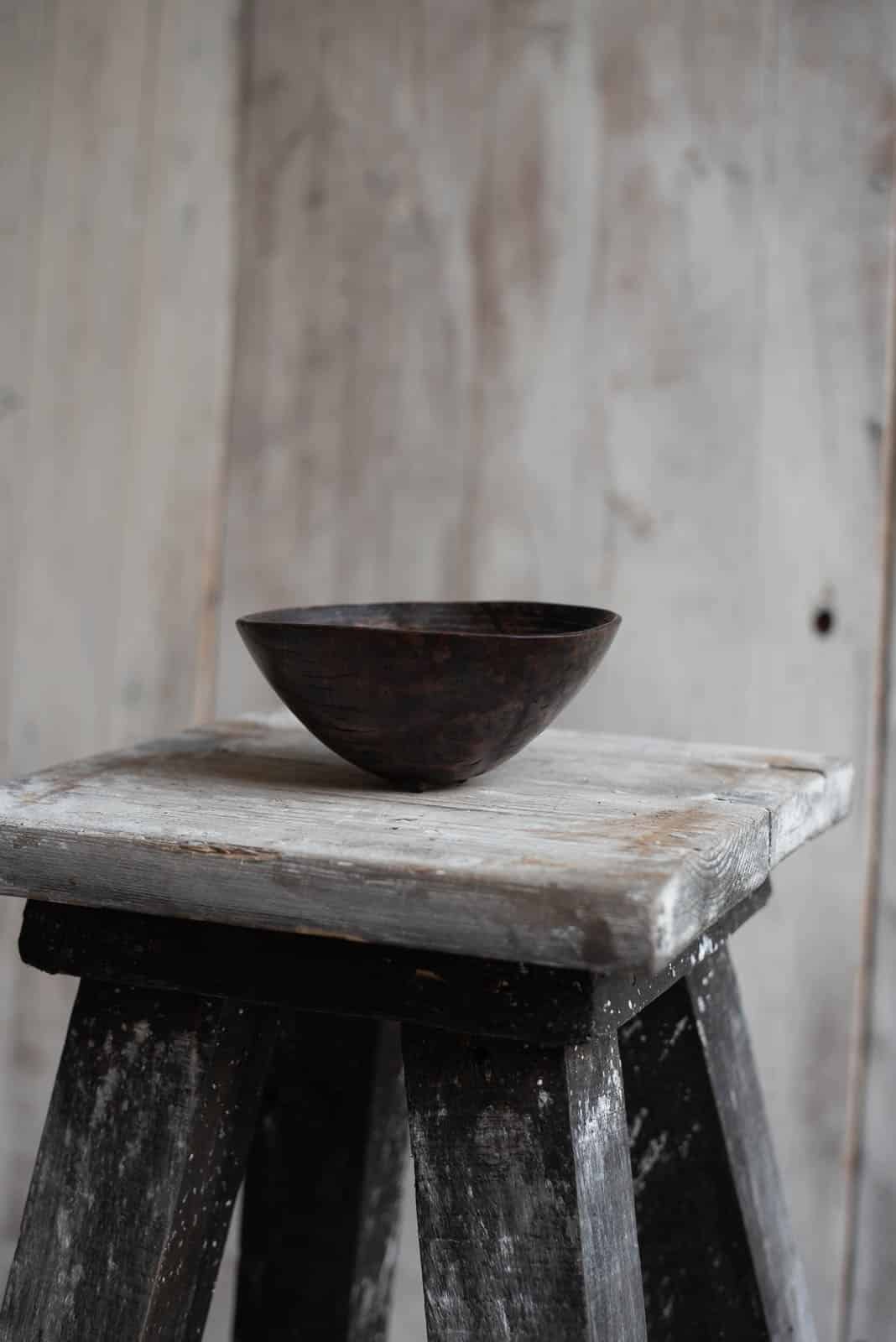 A vintage 1990 Mike Chai Scott Turned Burr Elm Wood Bowl