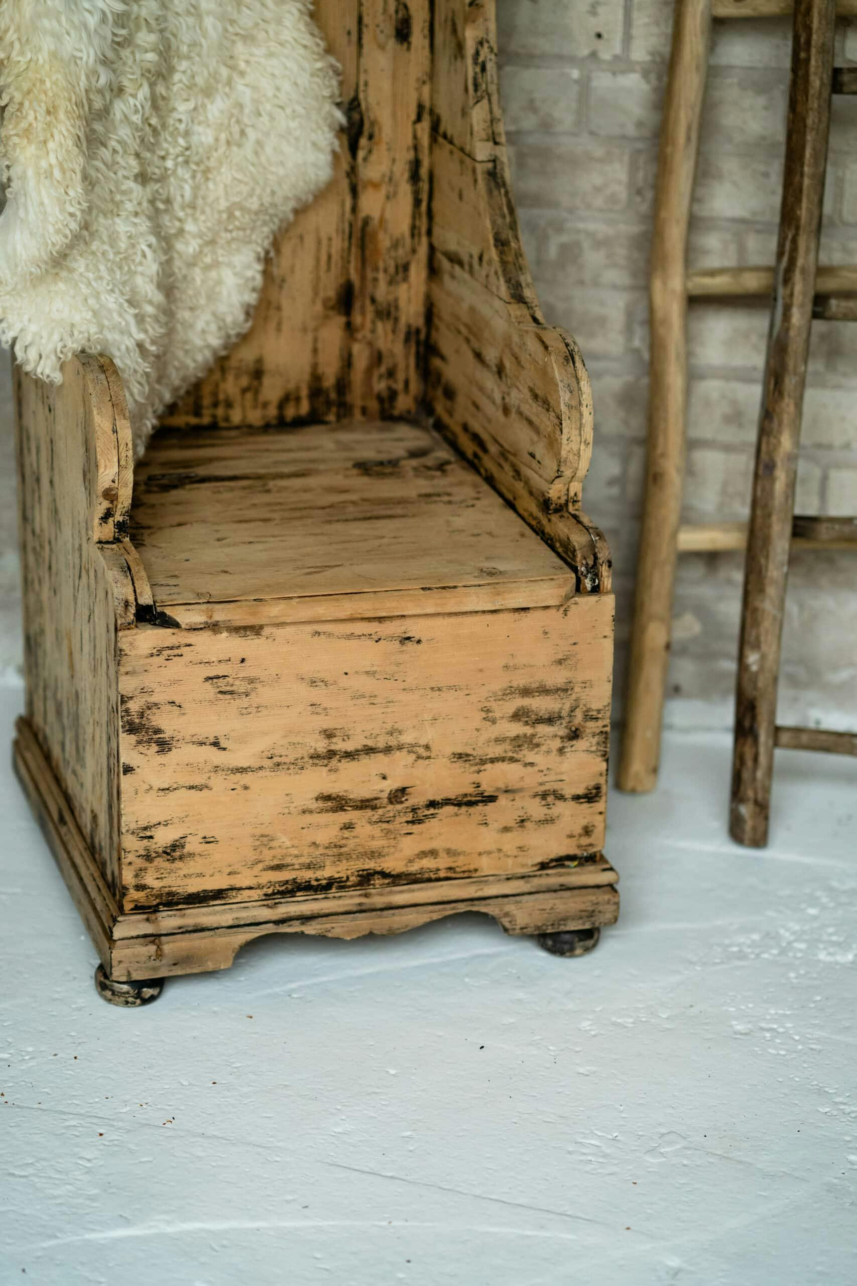 Rustic Pine Lambing Chair with Storage