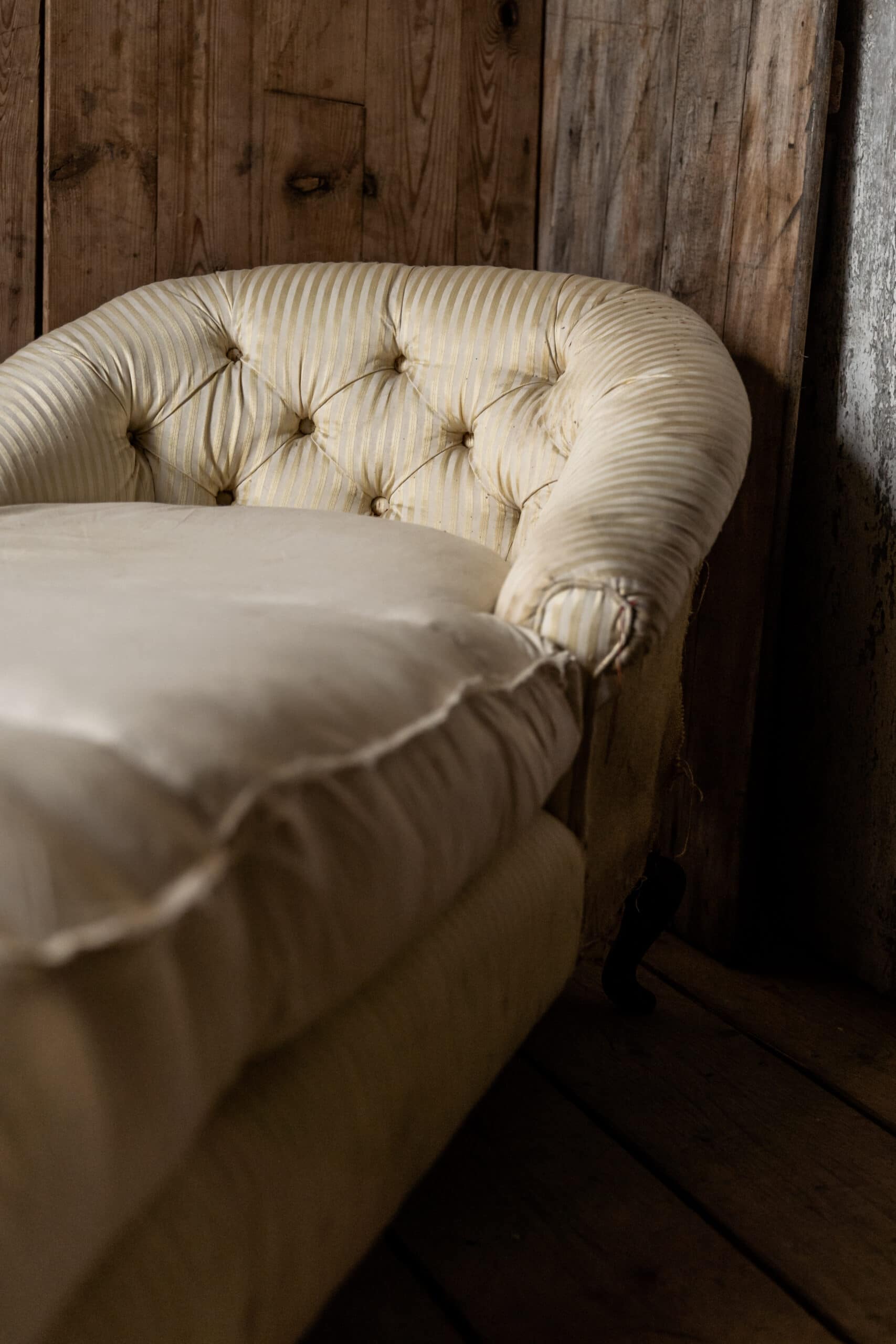 Elegant Chaise with Original Feather Cushion