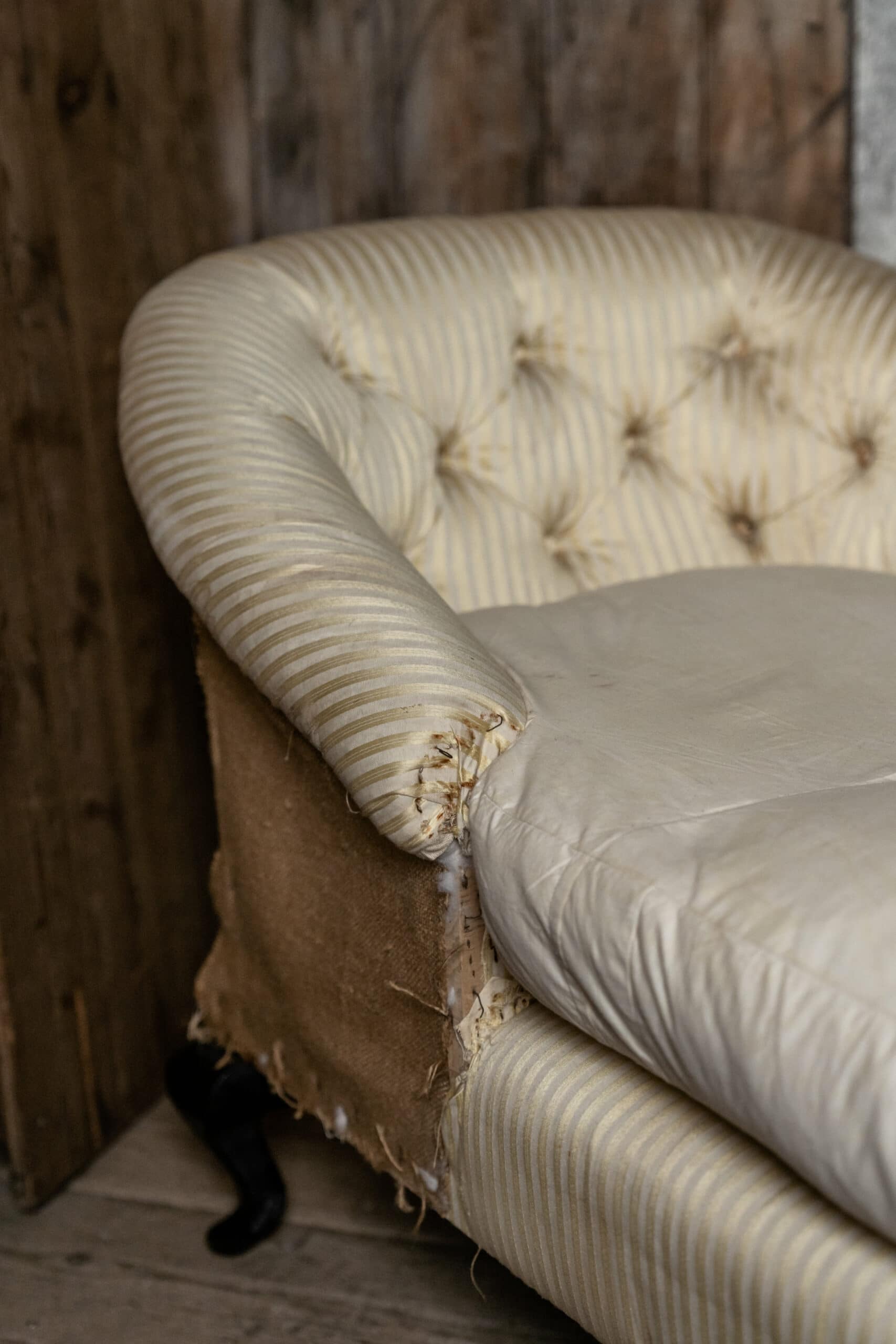 Elegant Chaise with Original Feather Cushion