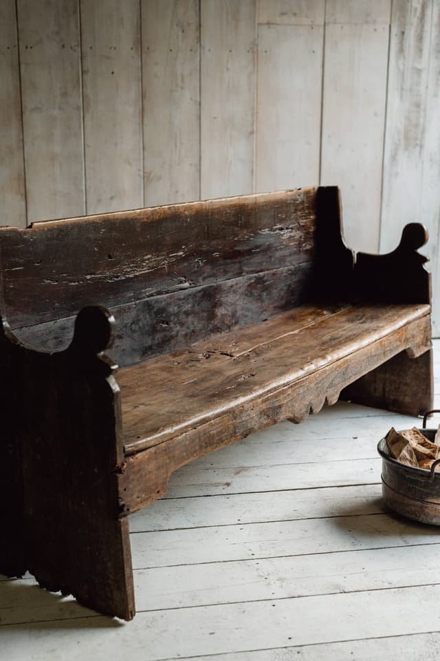 An Early Primitive Bench from the Catalan Region of Spain