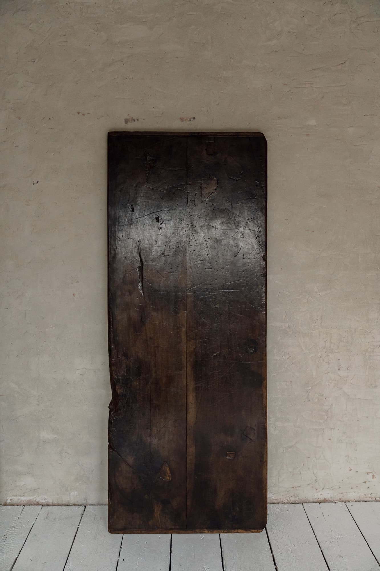 Rare Late 17th Century Iberian Walnut Plank Table