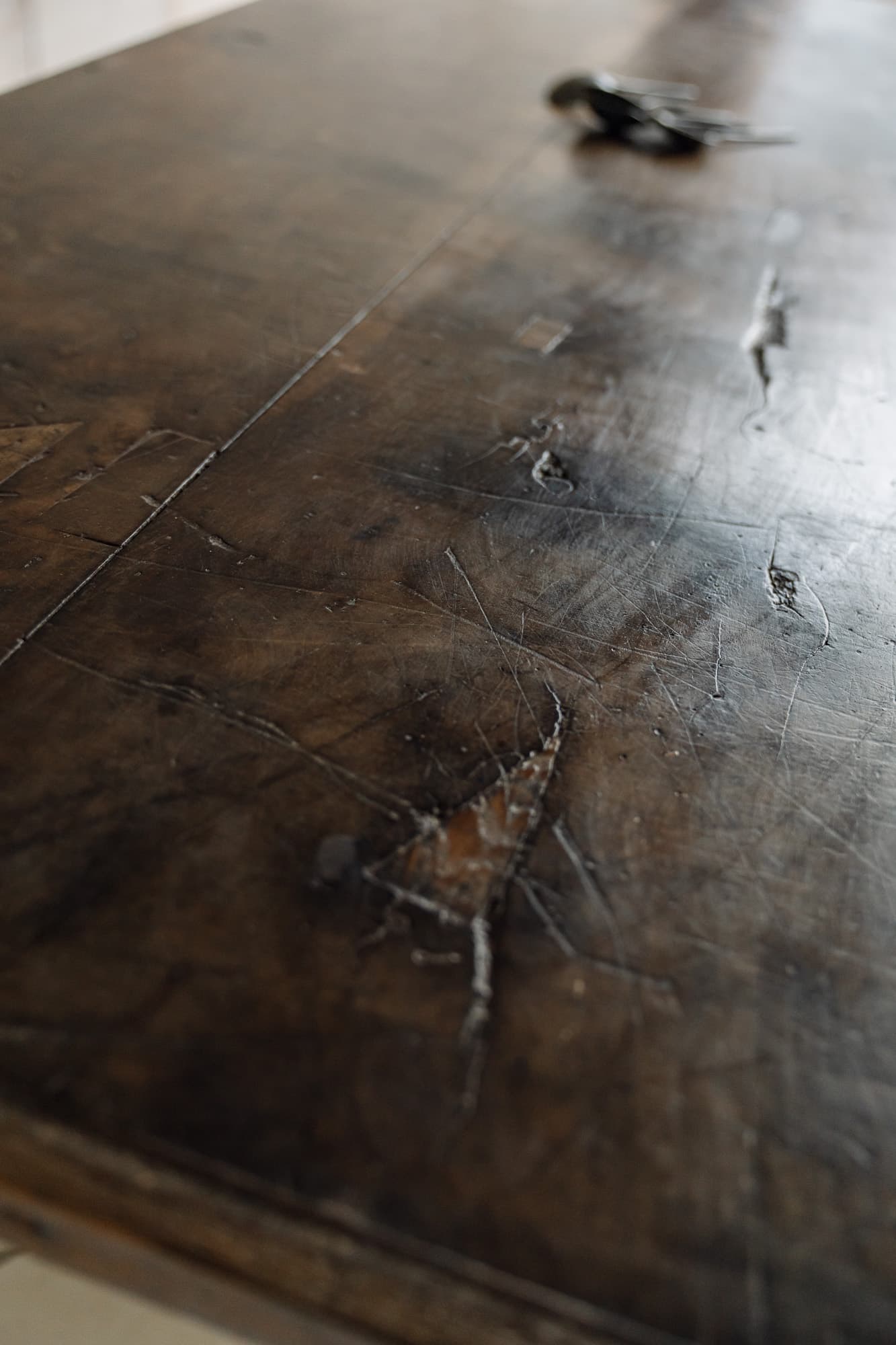 Rare Late 17th Century Iberian Walnut Plank Table