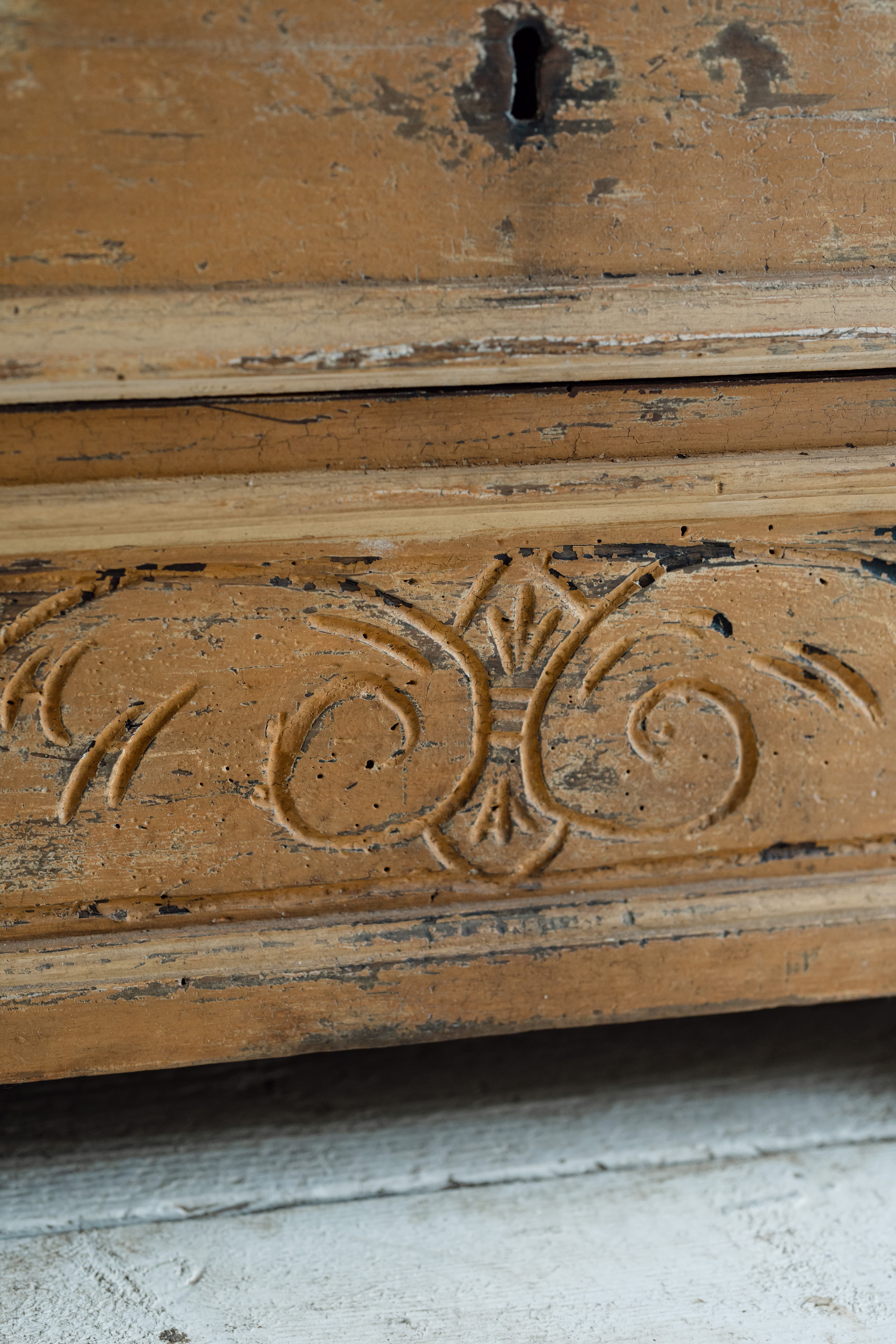 An Elegant Early 19th Century Italian Painted Chest of Drawers