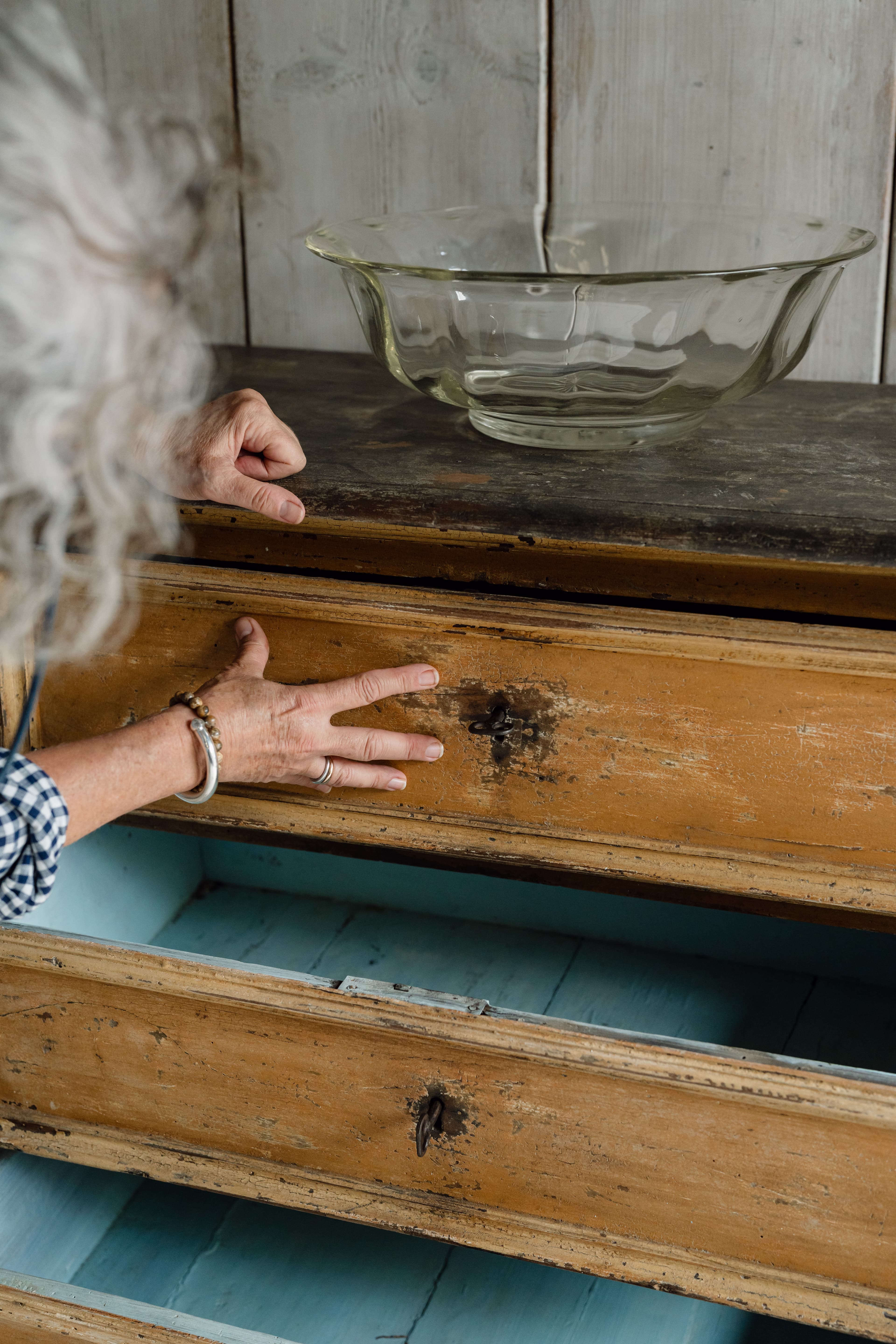 An Elegant Early 19th Century Italian Painted Chest of Drawers