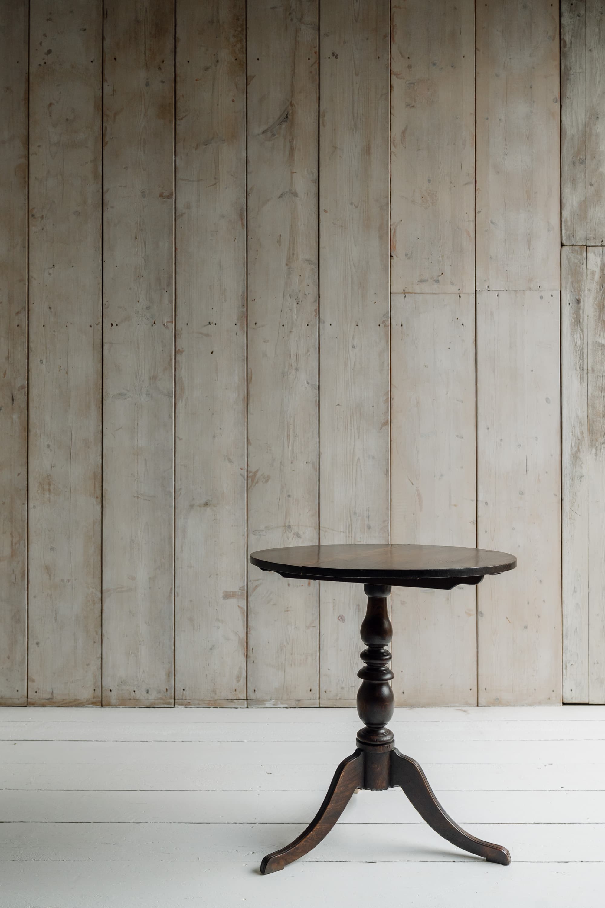 Exceptional Elm Tilt-Top Table, c.1820-1840