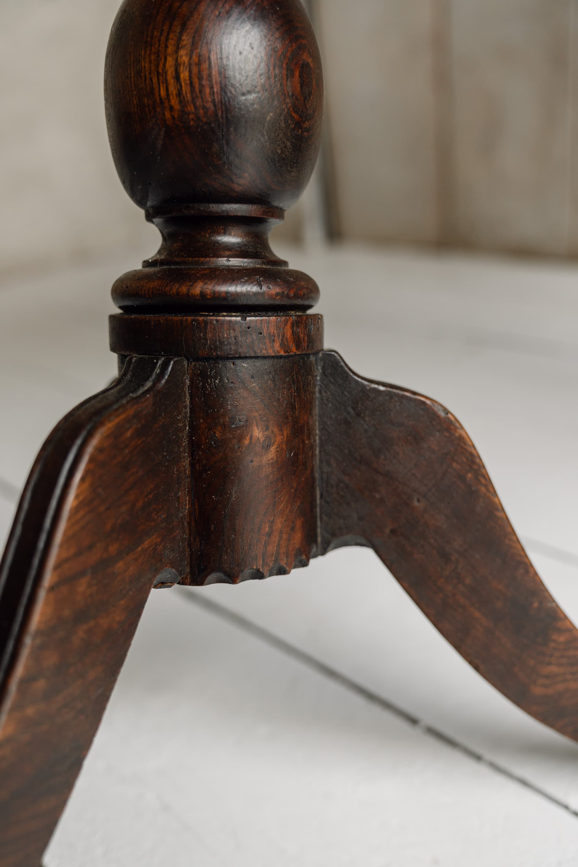 Exceptional Elm Tilt-Top Table, c.1820-1840