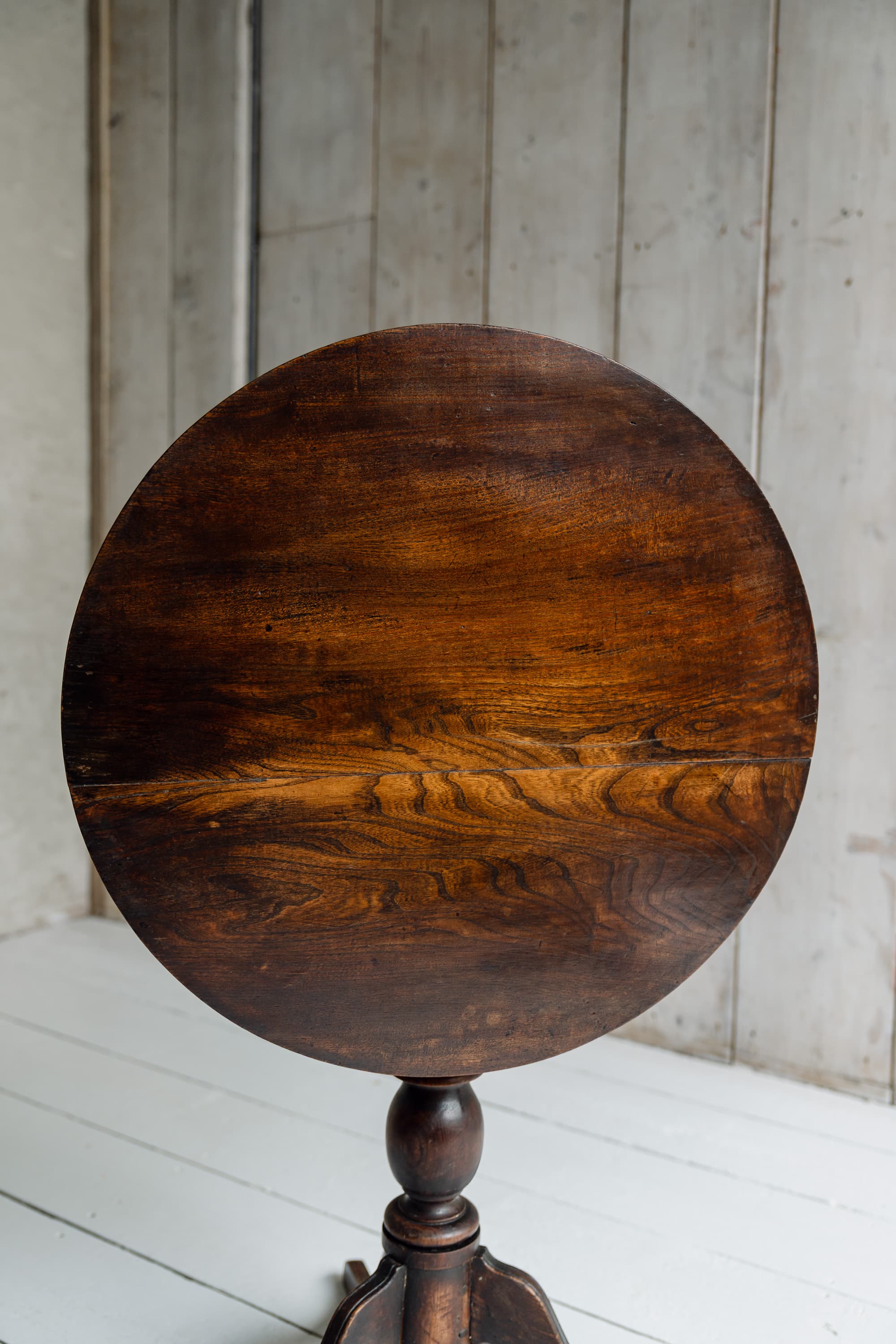 Exceptional Elm Tilt-Top Table, c.1820-1840