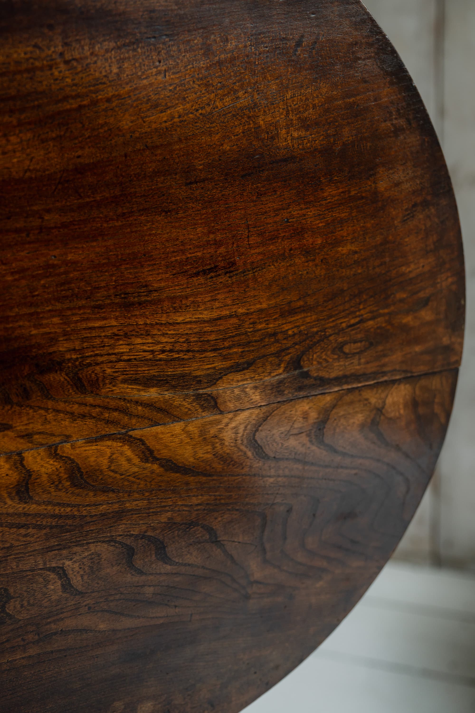 Exceptional Elm Tilt-Top Table, c.1820-1840
