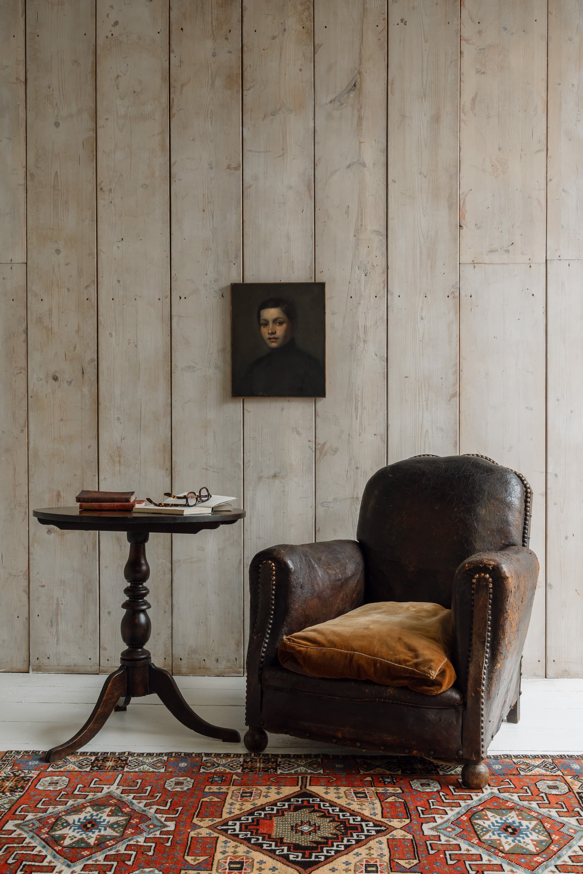 Exceptional Elm Tilt-Top Table, c.1820-1840