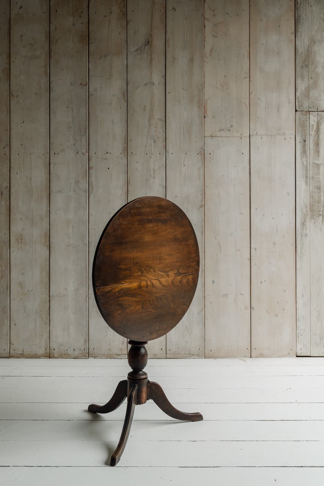 Exceptional Elm Tilt-Top Table, c.1820-1840