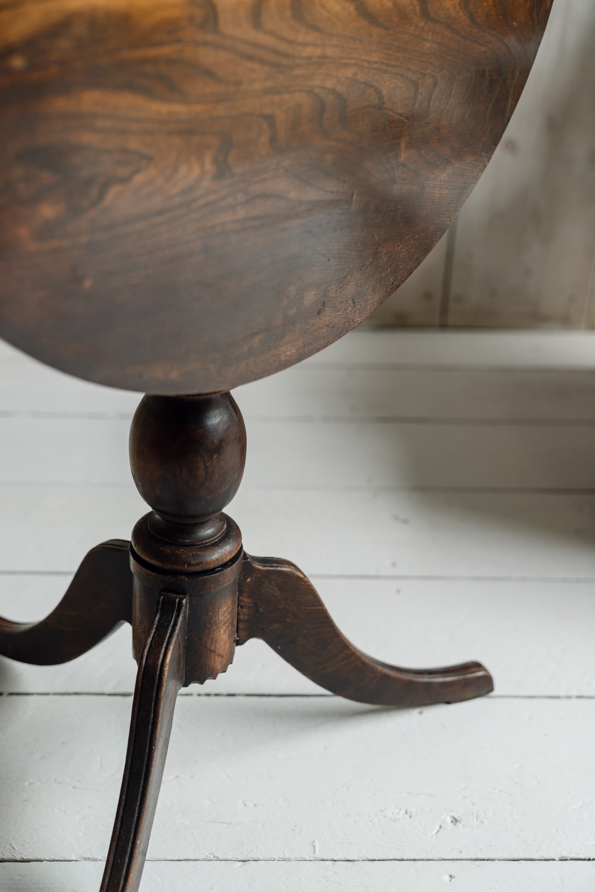 Exceptional Elm Tilt-Top Table, c.1820-1840