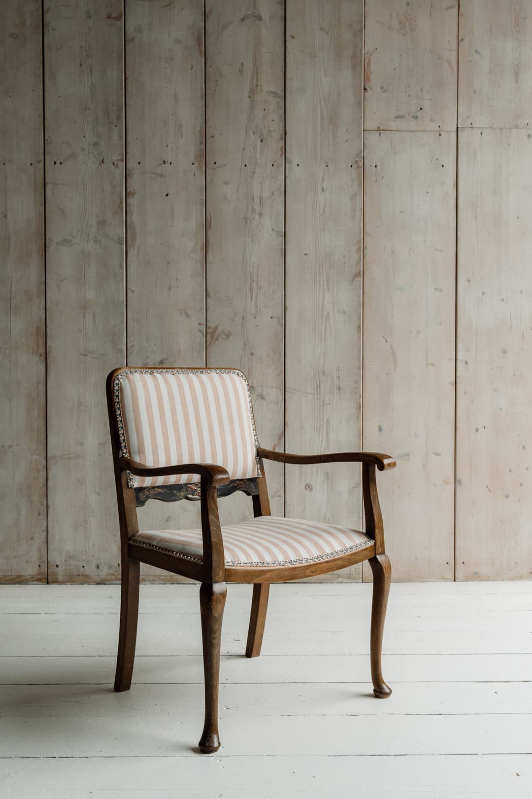 English Oak Armchair with Cjoiserie Decoration, Circa 1820-1840