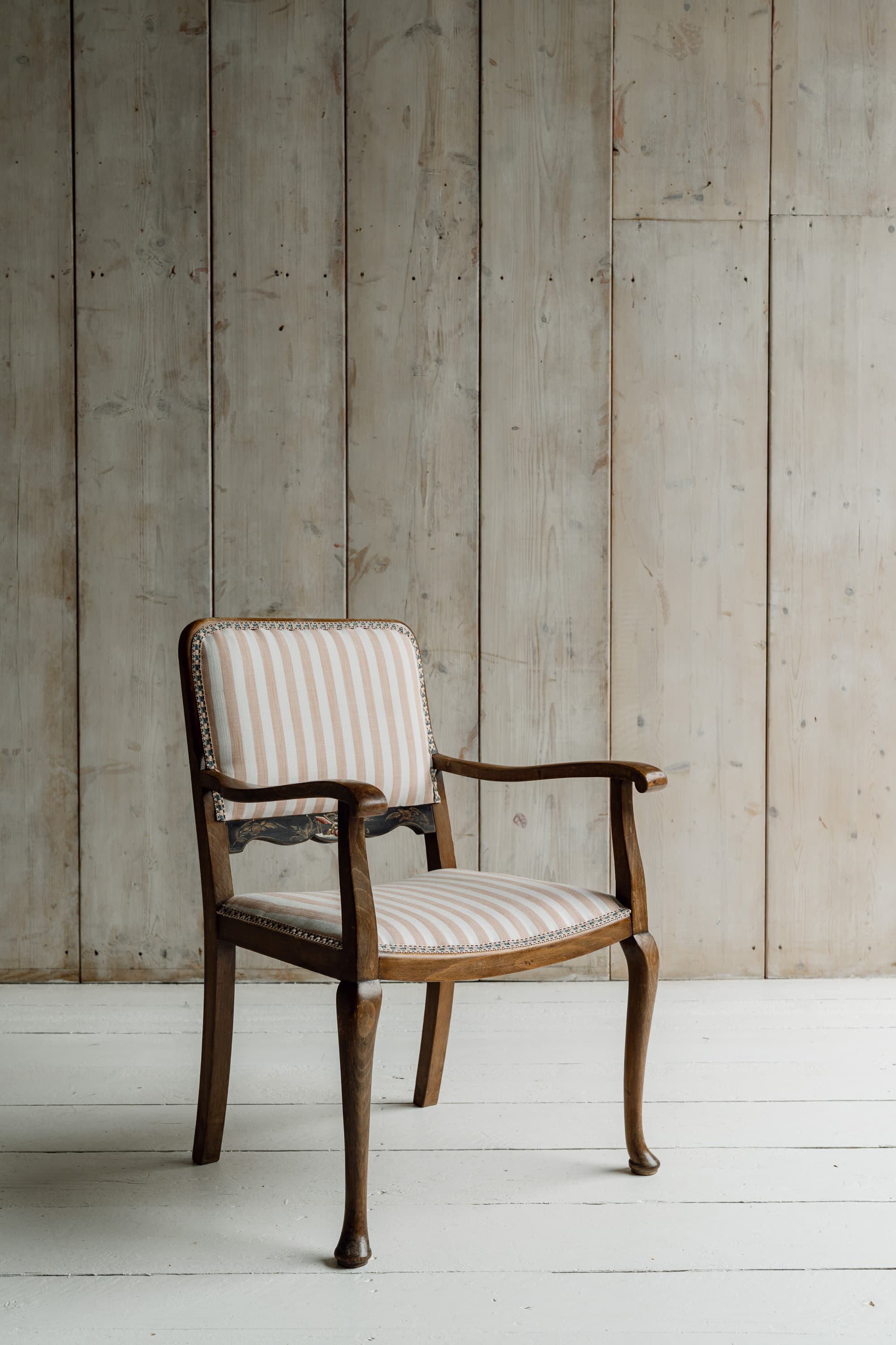 English Oak Armchair with Cjoiserie Decoration, Circa 1820-1840