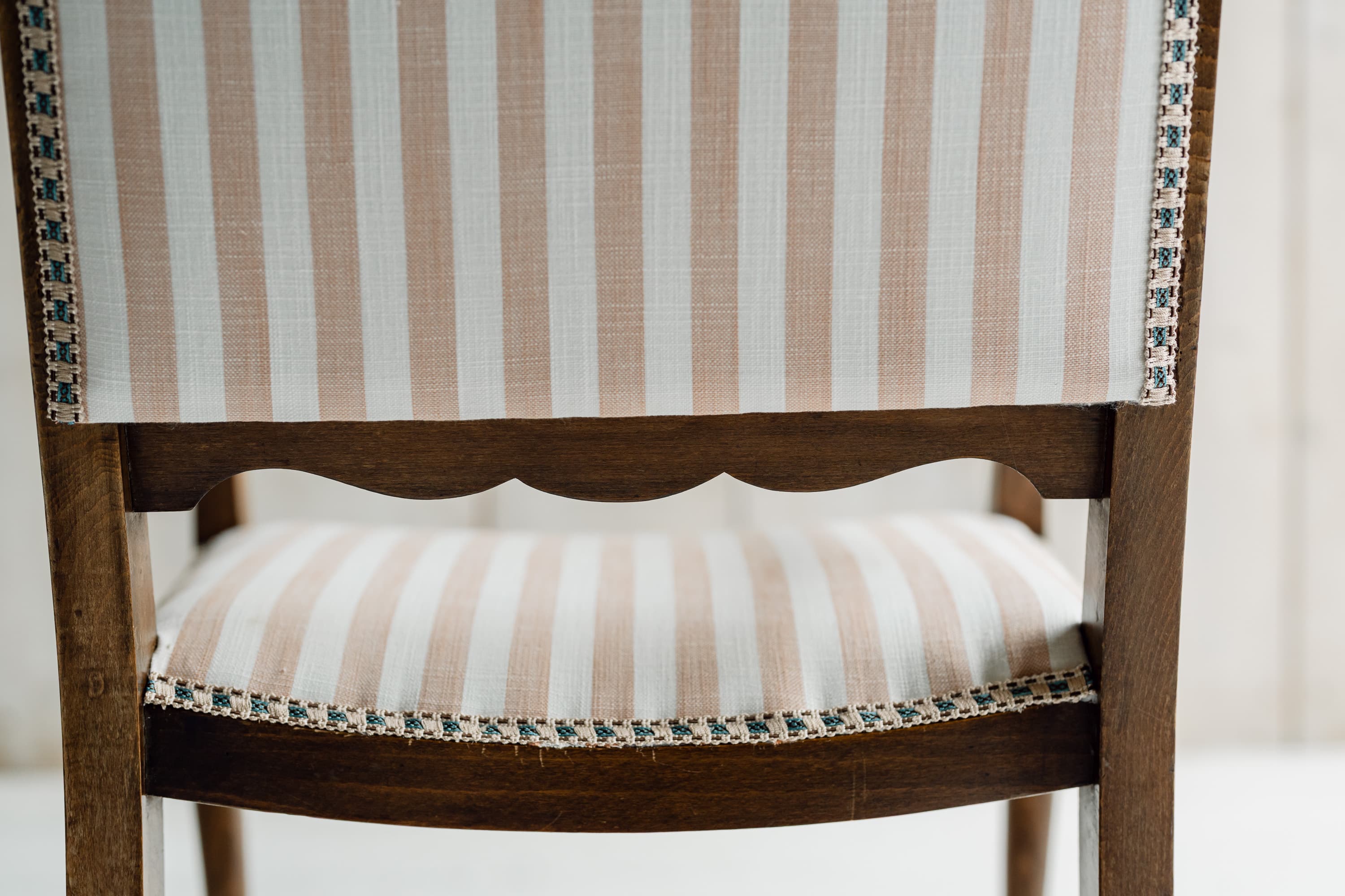 English Oak Armchair with Cjoiserie Decoration, Circa 1820-1840