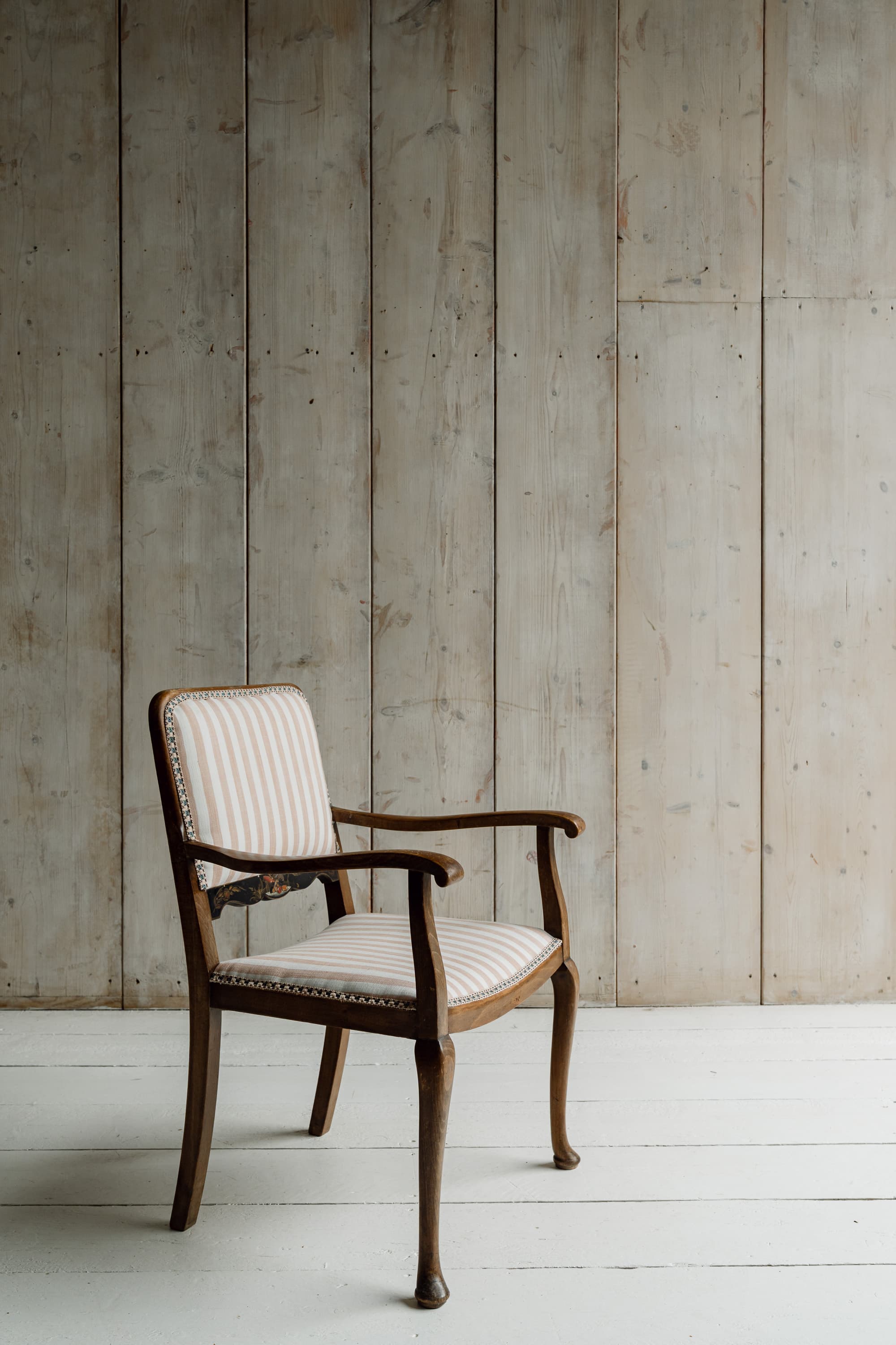 English Oak Armchair with Cjoiserie Decoration, Circa 1820-1840