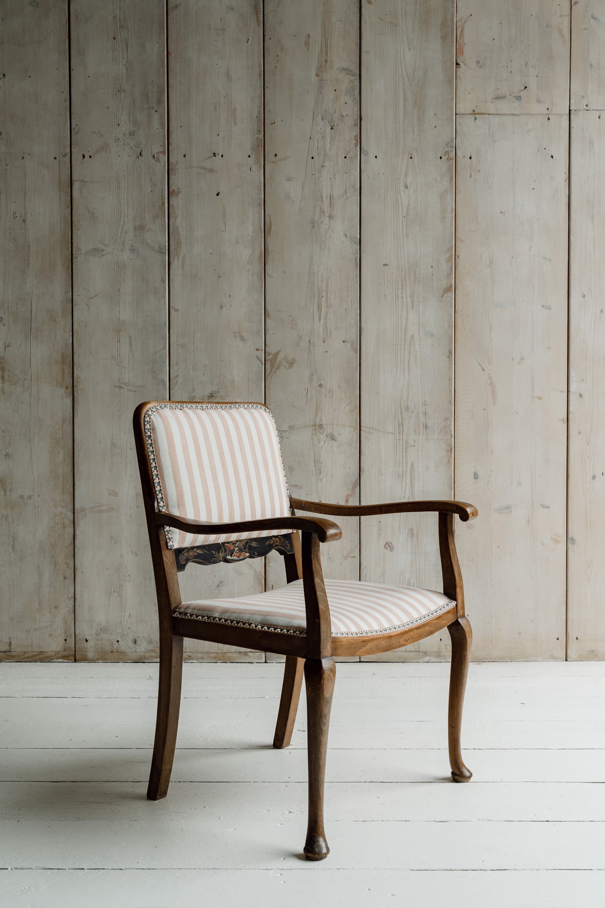 English Oak Armchair with Cjoiserie Decoration, Circa 1820-1840