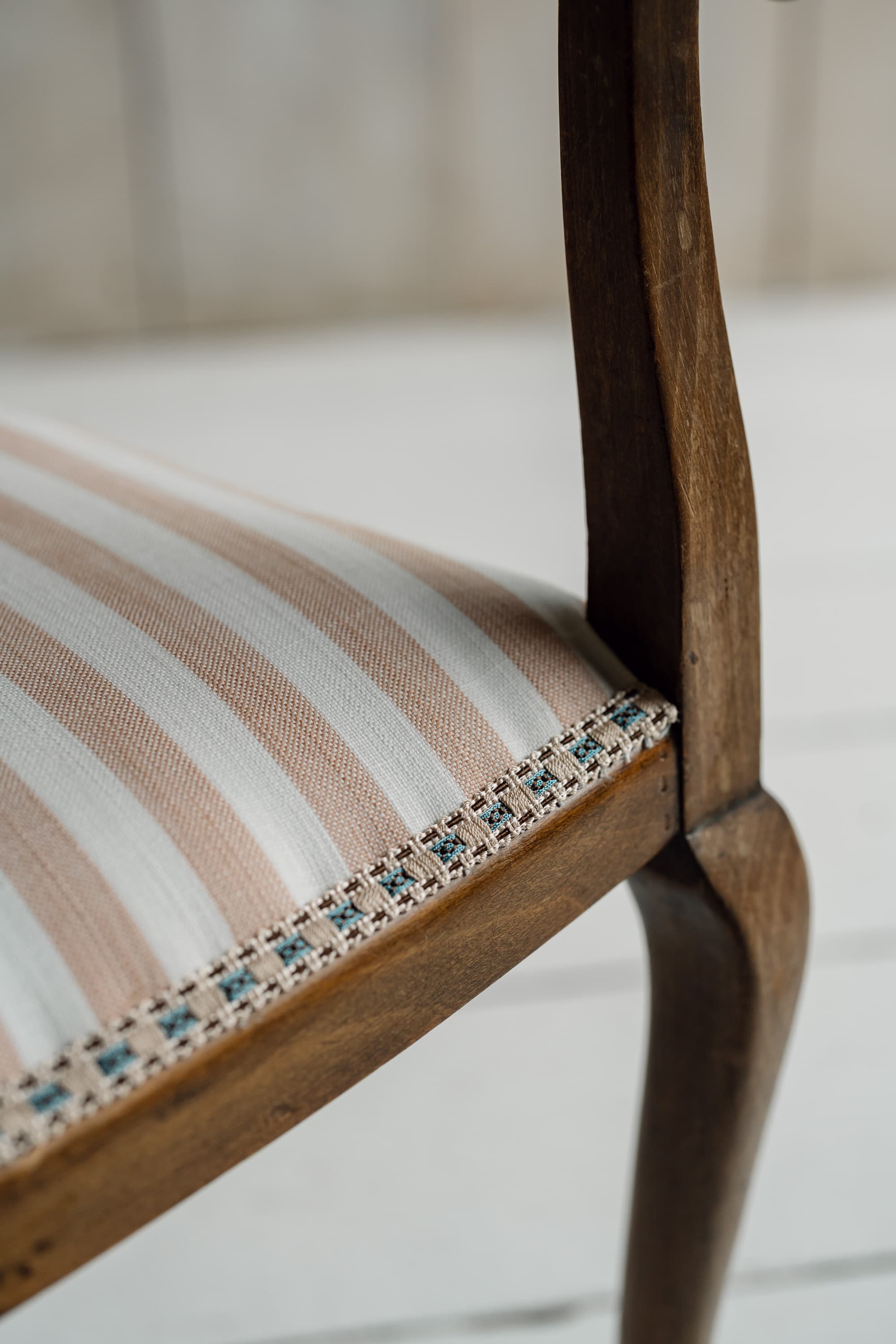 English Oak Armchair with Cjoiserie Decoration, Circa 1820-1840