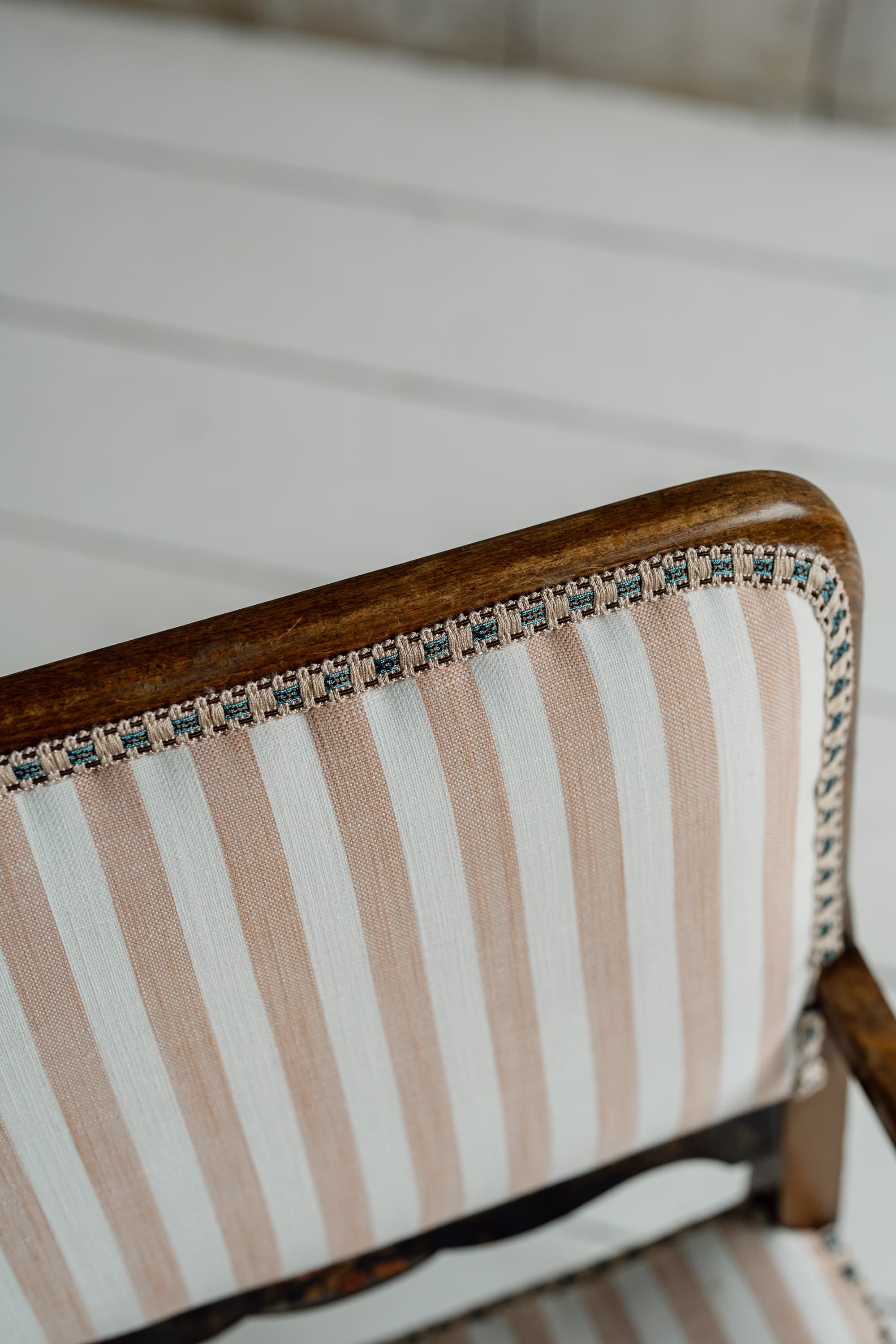 English Oak Armchair with Cjoiserie Decoration, Circa 1820-1840
