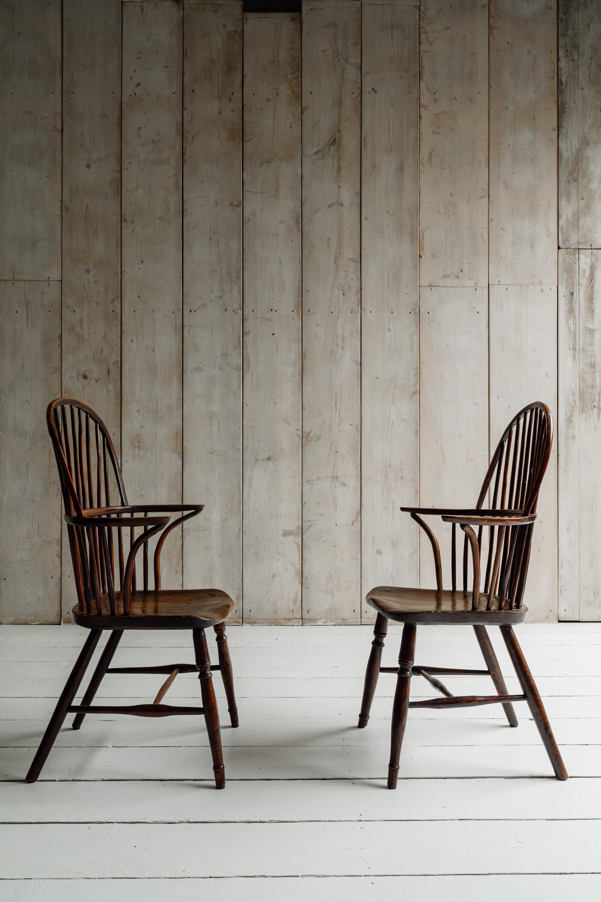 A Fine Pair of English Bow-Back Windsor Armchairs, Circa 1840-1870
