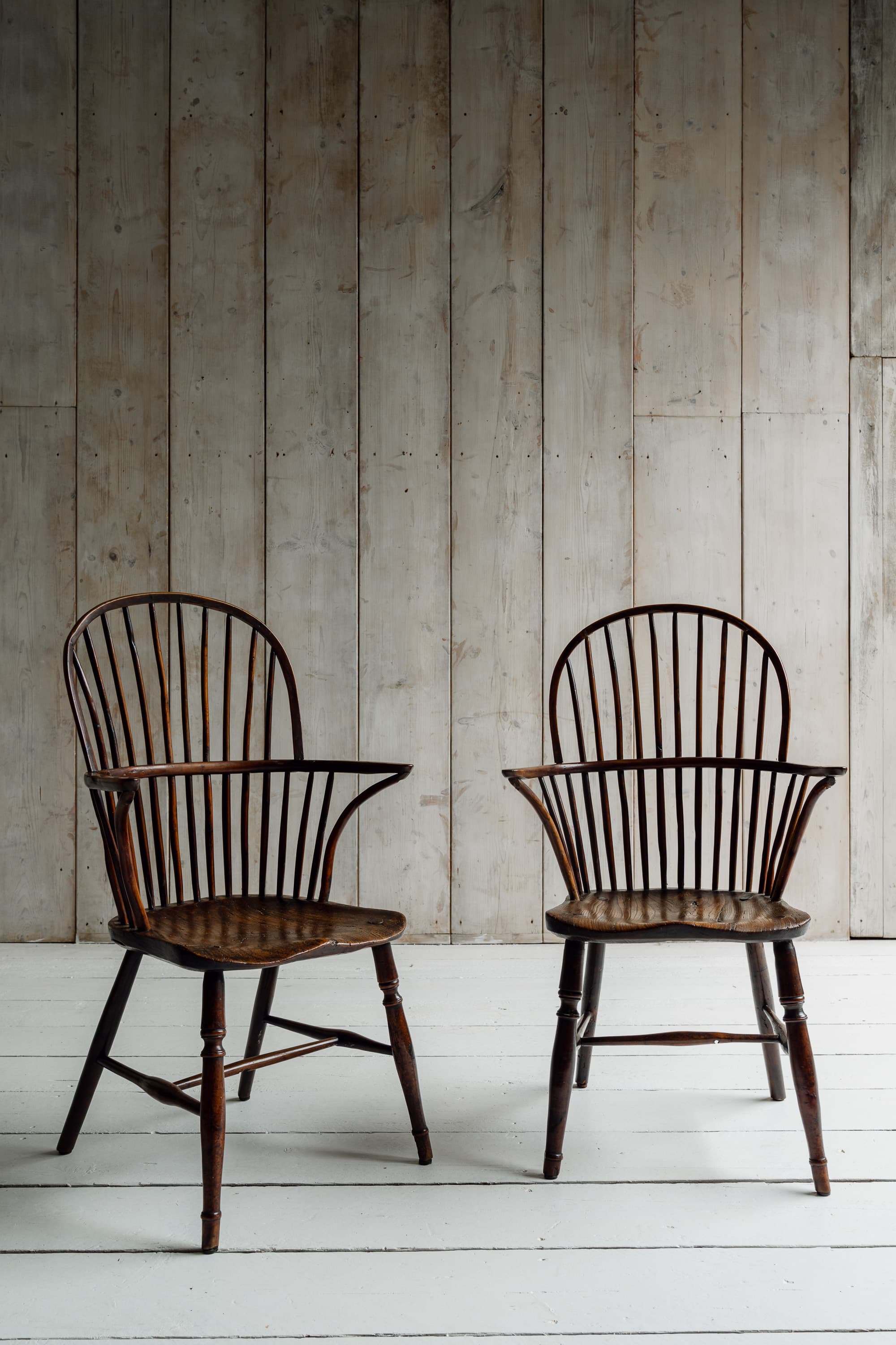 A Fine Pair of English Bow-Back Windsor Armchairs, Circa 1840-1870