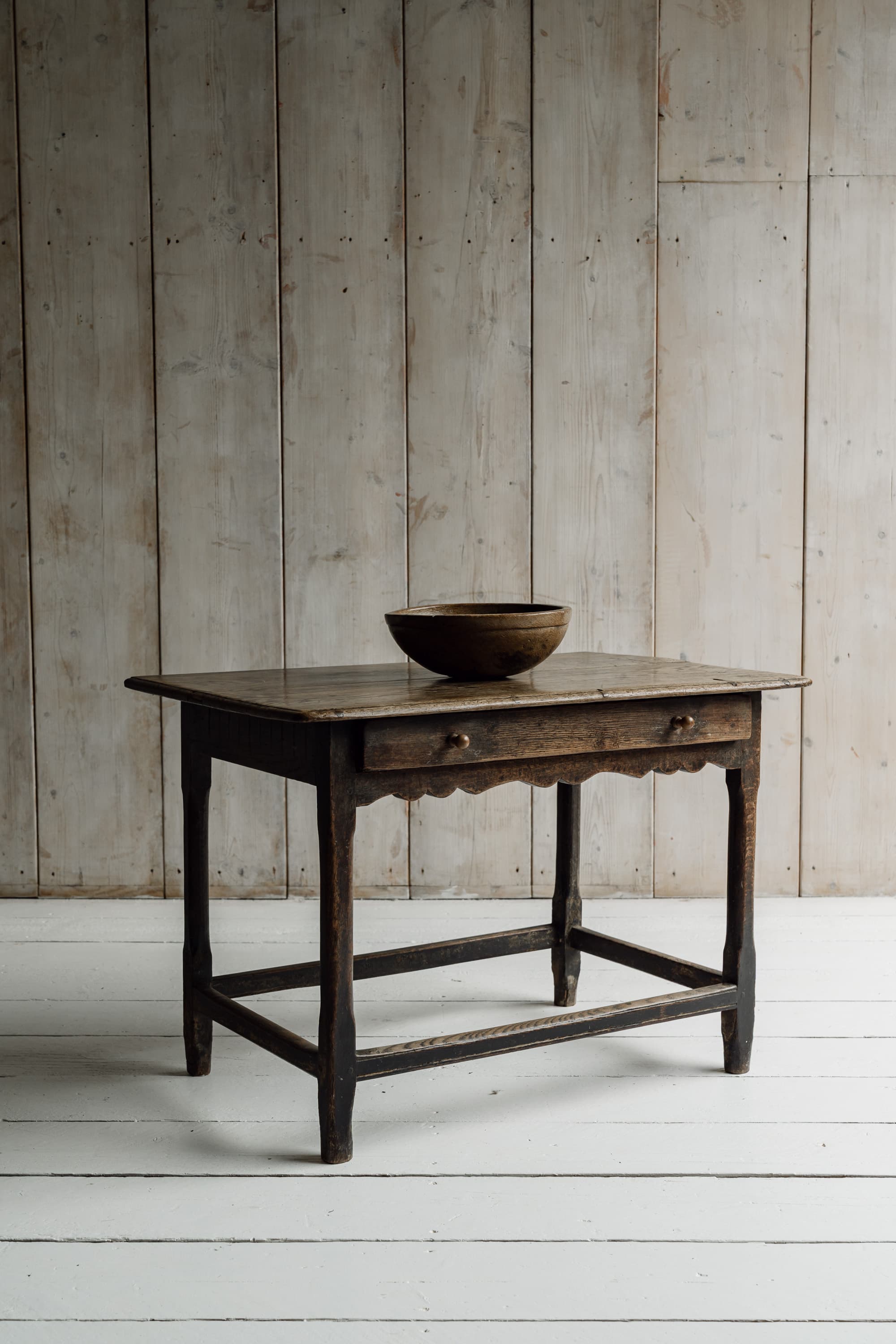 Exceptional Welsh Oak Side Table with an Extraordinary Figured Top, c.1800
