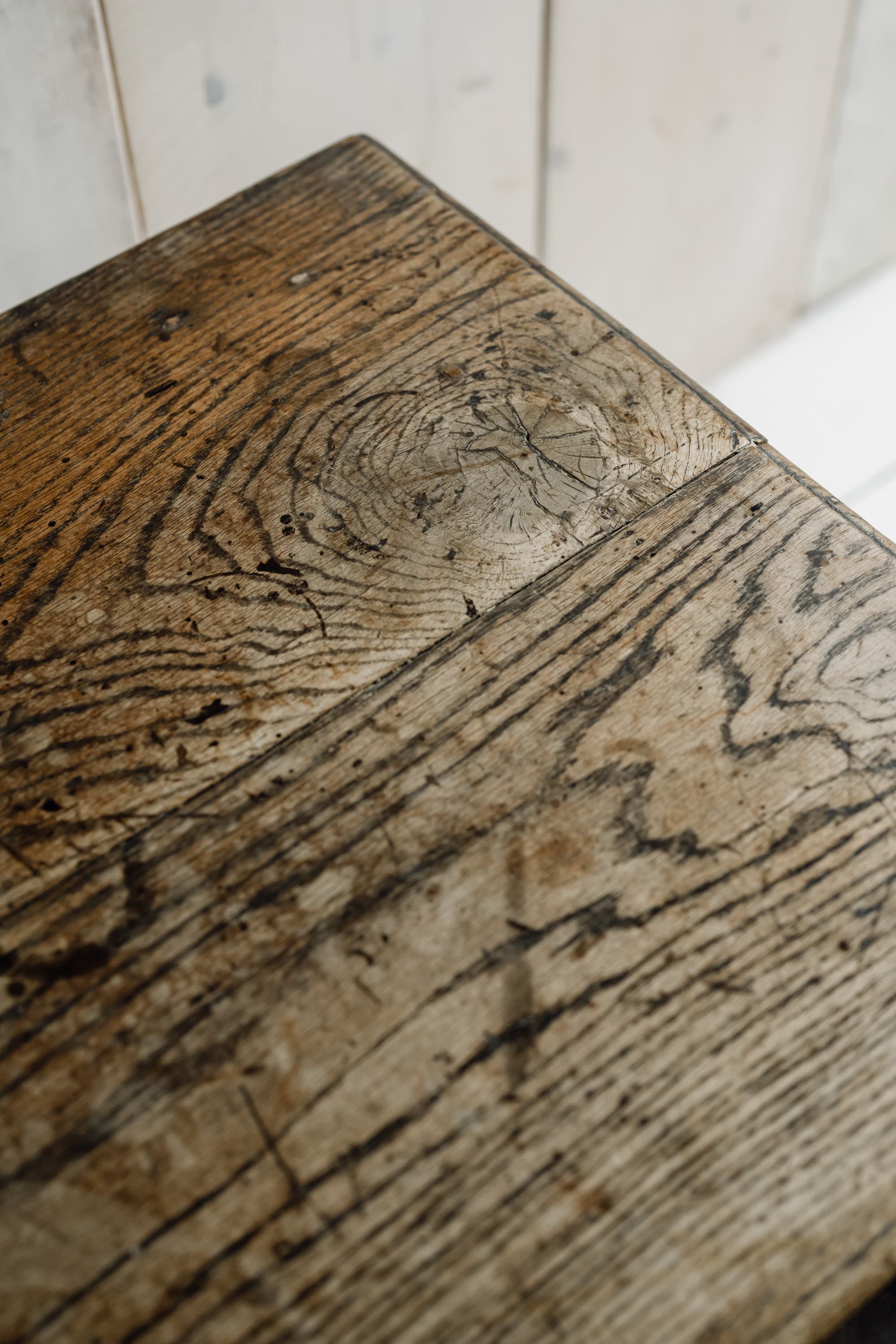 Exceptional Welsh Oak Side Table with an Extraordinary Figured Top, c.1800