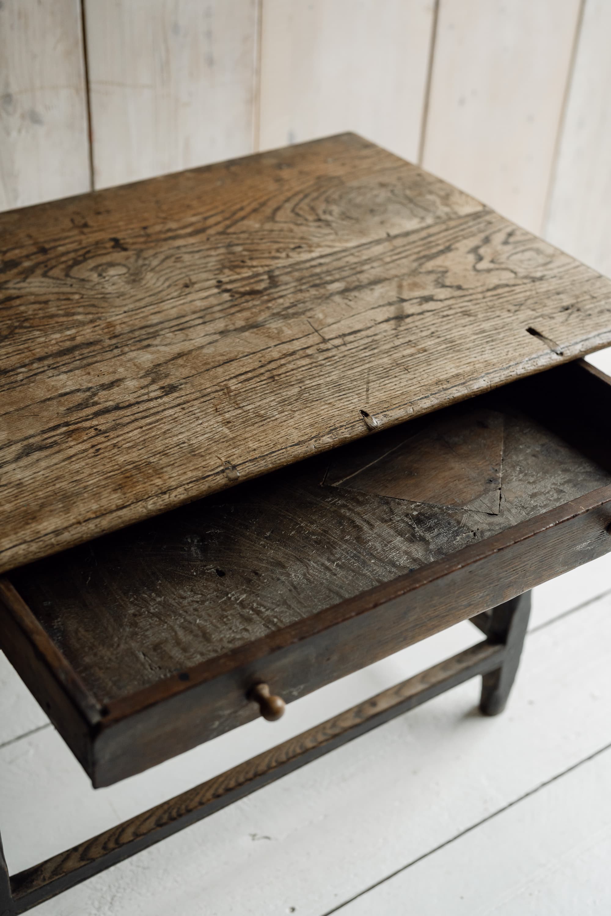 Exceptional Welsh Oak Side Table with an Extraordinary Figured Top, c.1800