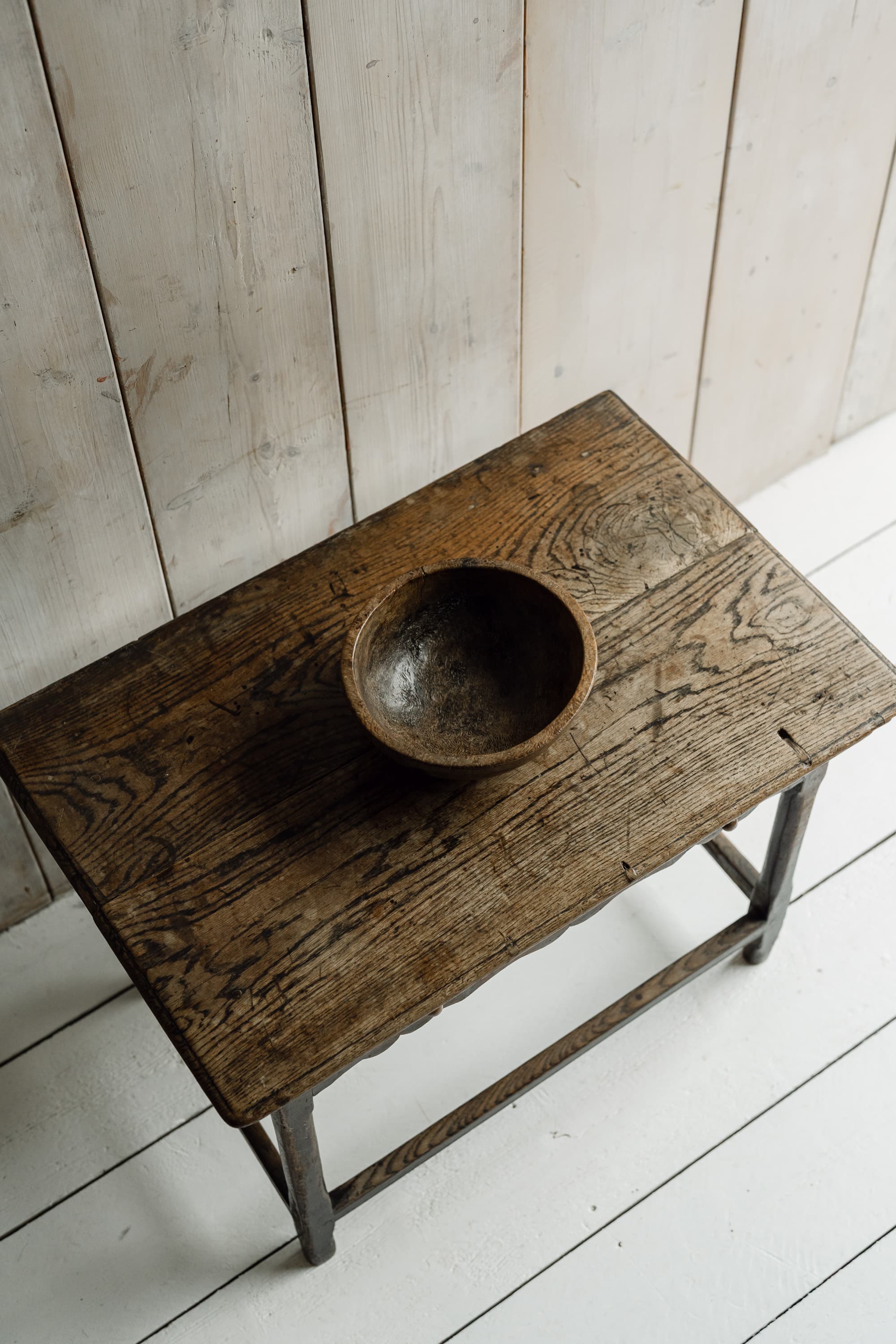 Exceptional Welsh Oak Side Table with an Extraordinary Figured Top, c.1800