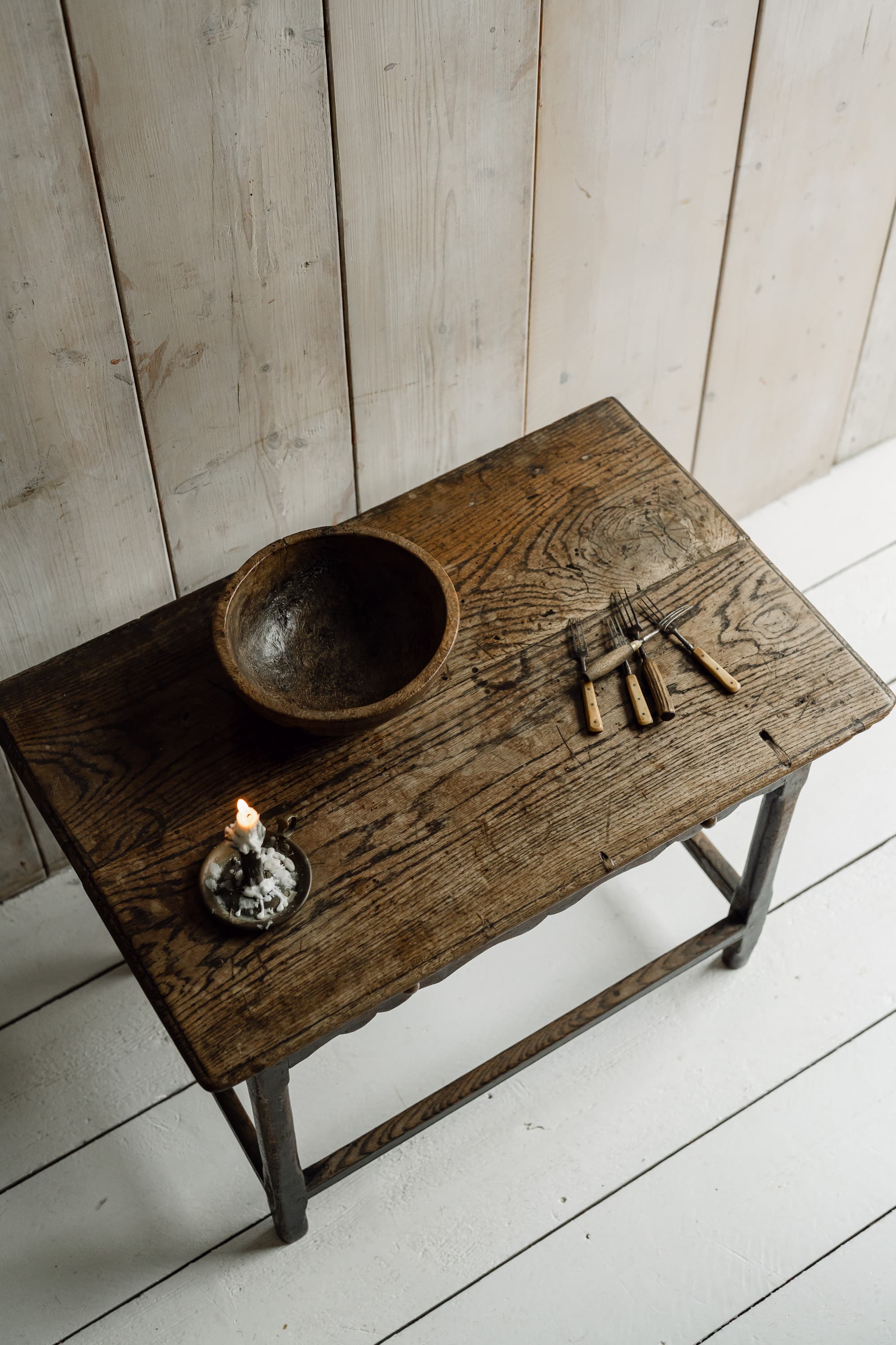 Exceptional Welsh Oak Side Table with an Extraordinary Figured Top, c.1800