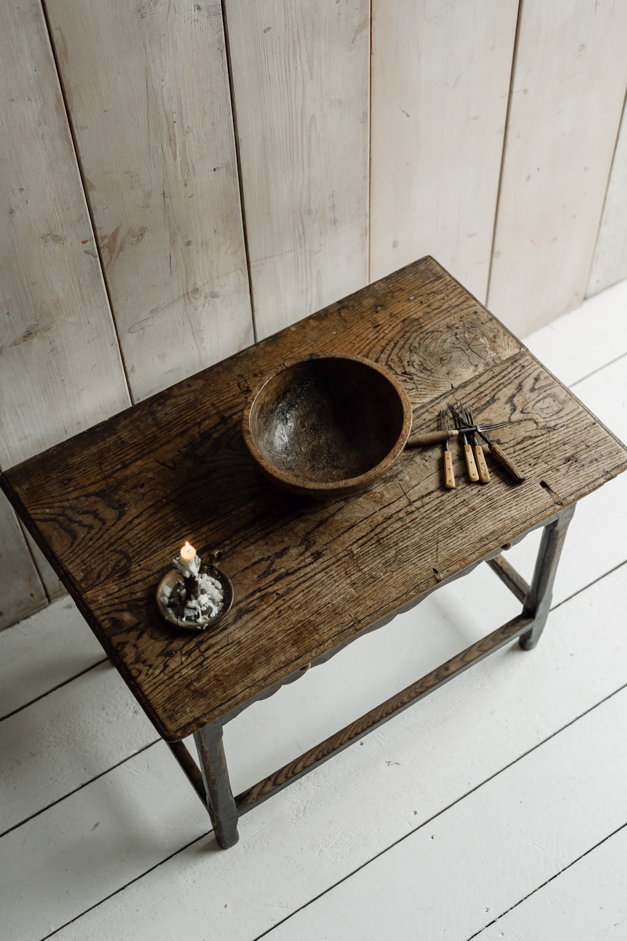 Exceptional Welsh Oak Side Table with an Extraordinary Figured Top, c.1800