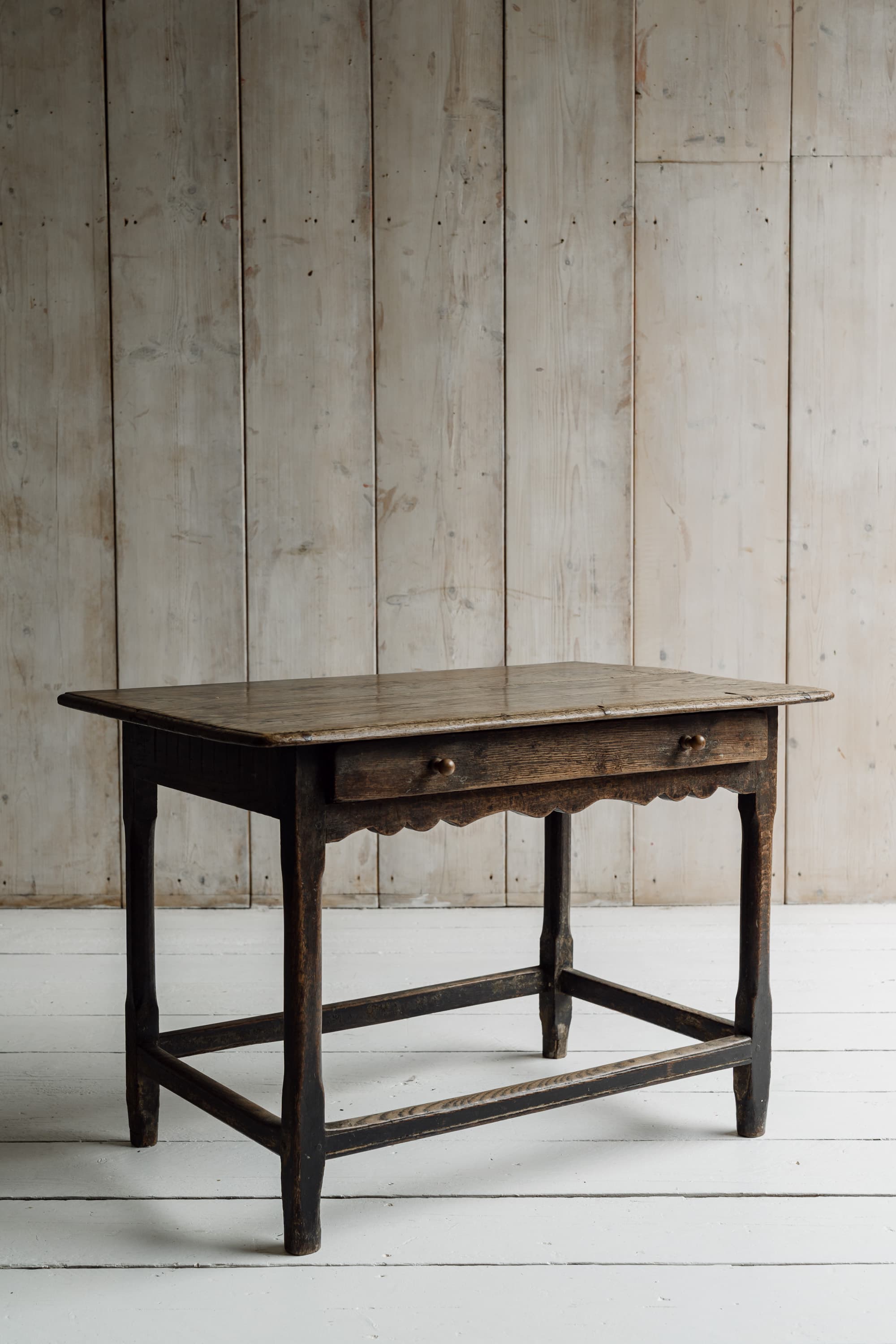 Exceptional Welsh Oak Side Table with an Extraordinary Figured Top, c.1800