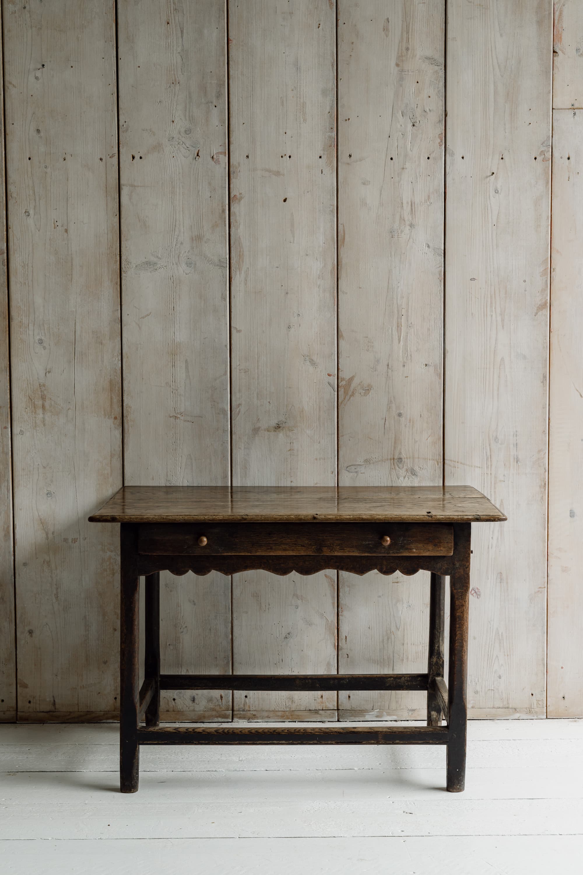 Exceptional Welsh Oak Side Table with an Extraordinary Figured Top, c.1800