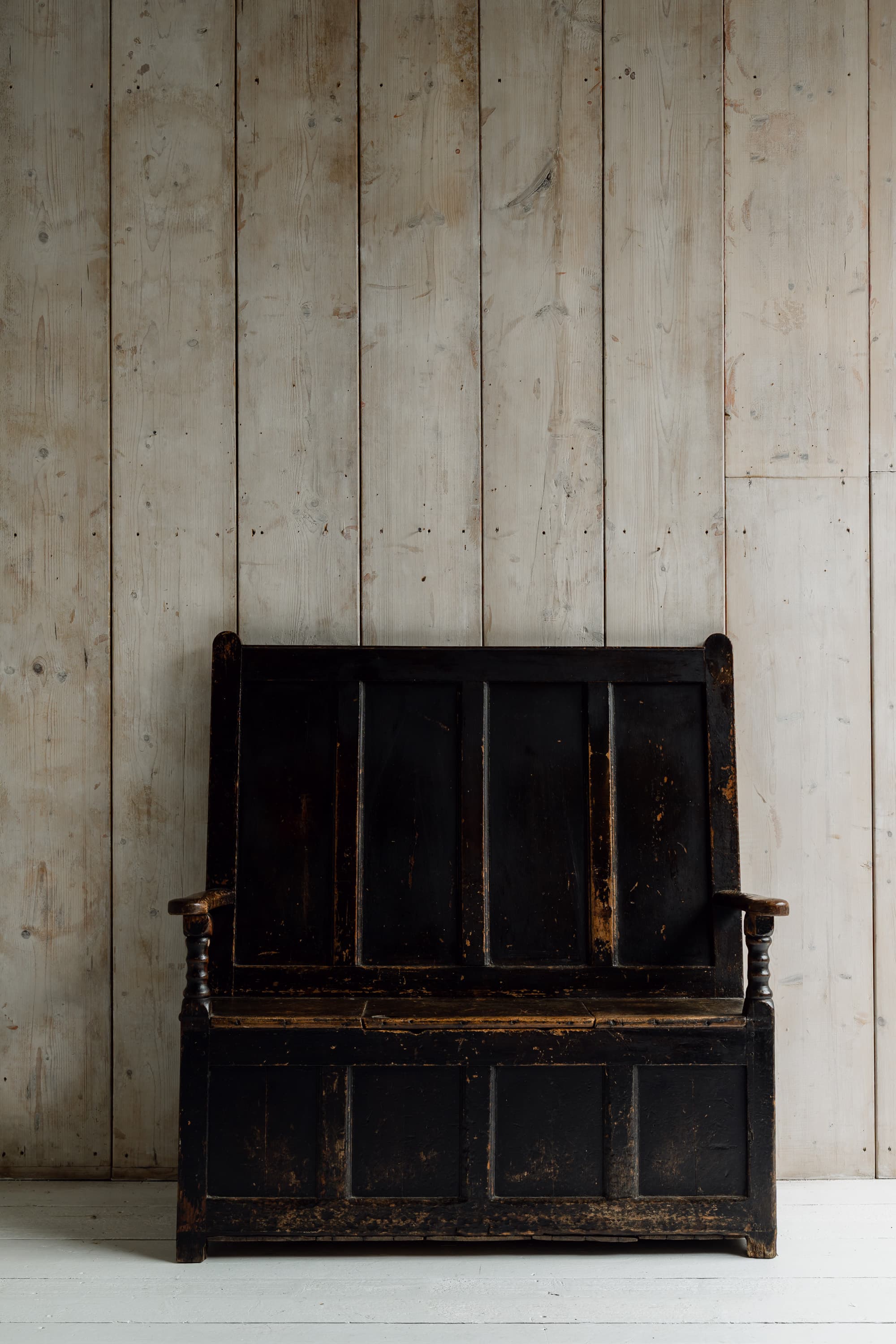 Extraordinary Welsh Border Oak Settle in Original Black Paint, c.1800