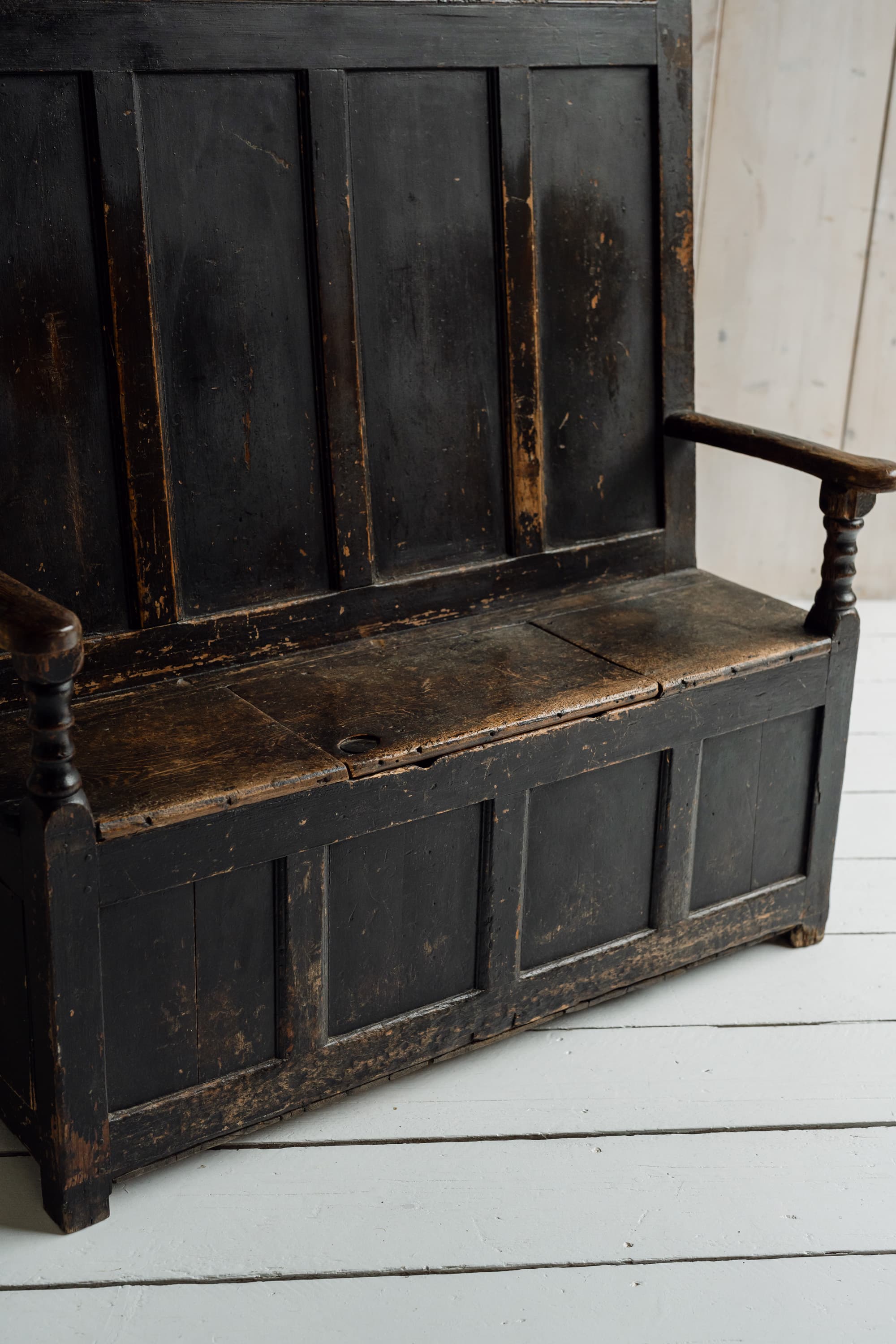 Extraordinary Welsh Border Oak Settle in Original Black Paint, c.1800