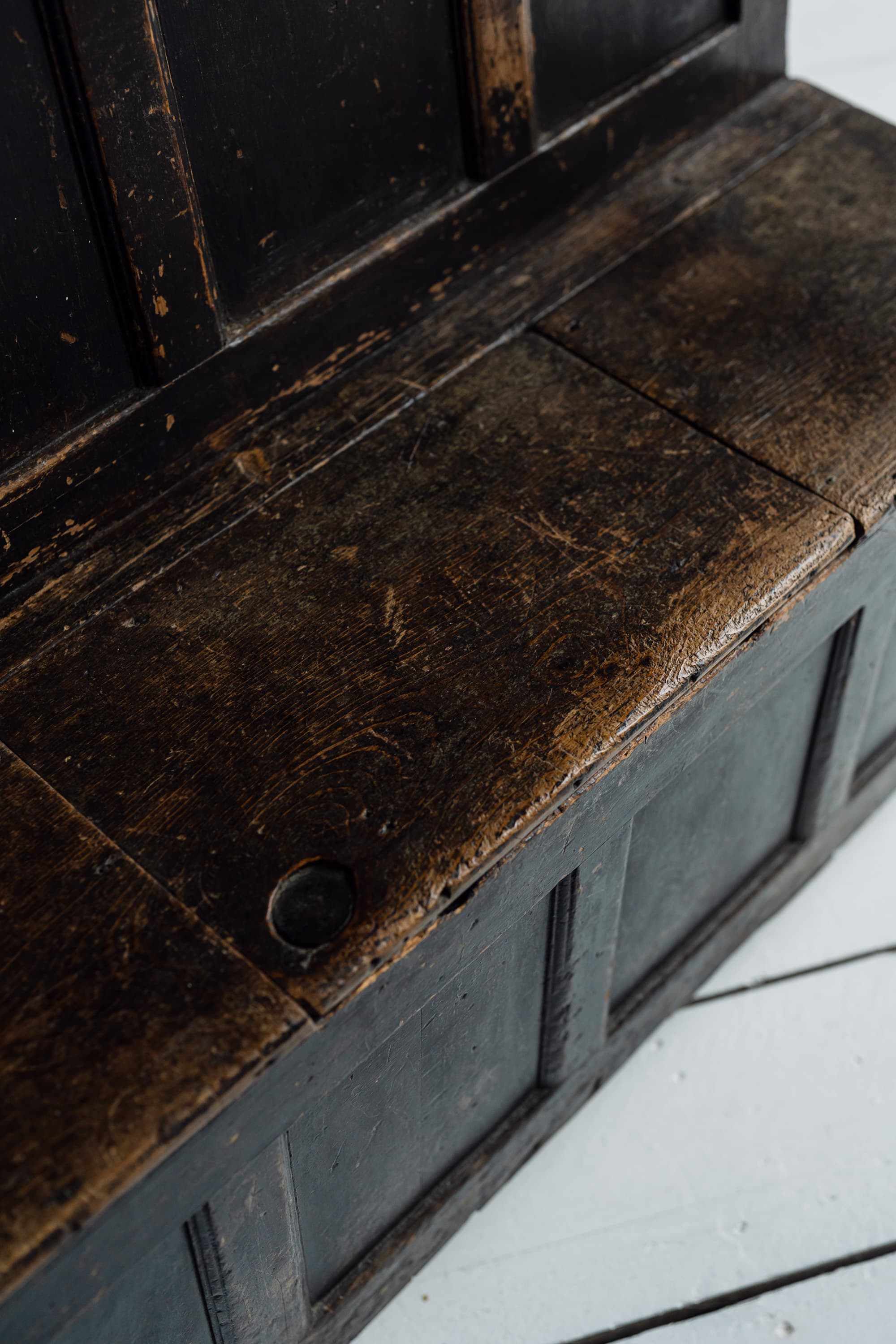 Extraordinary Welsh Border Oak Settle in Original Black Paint, c.1800