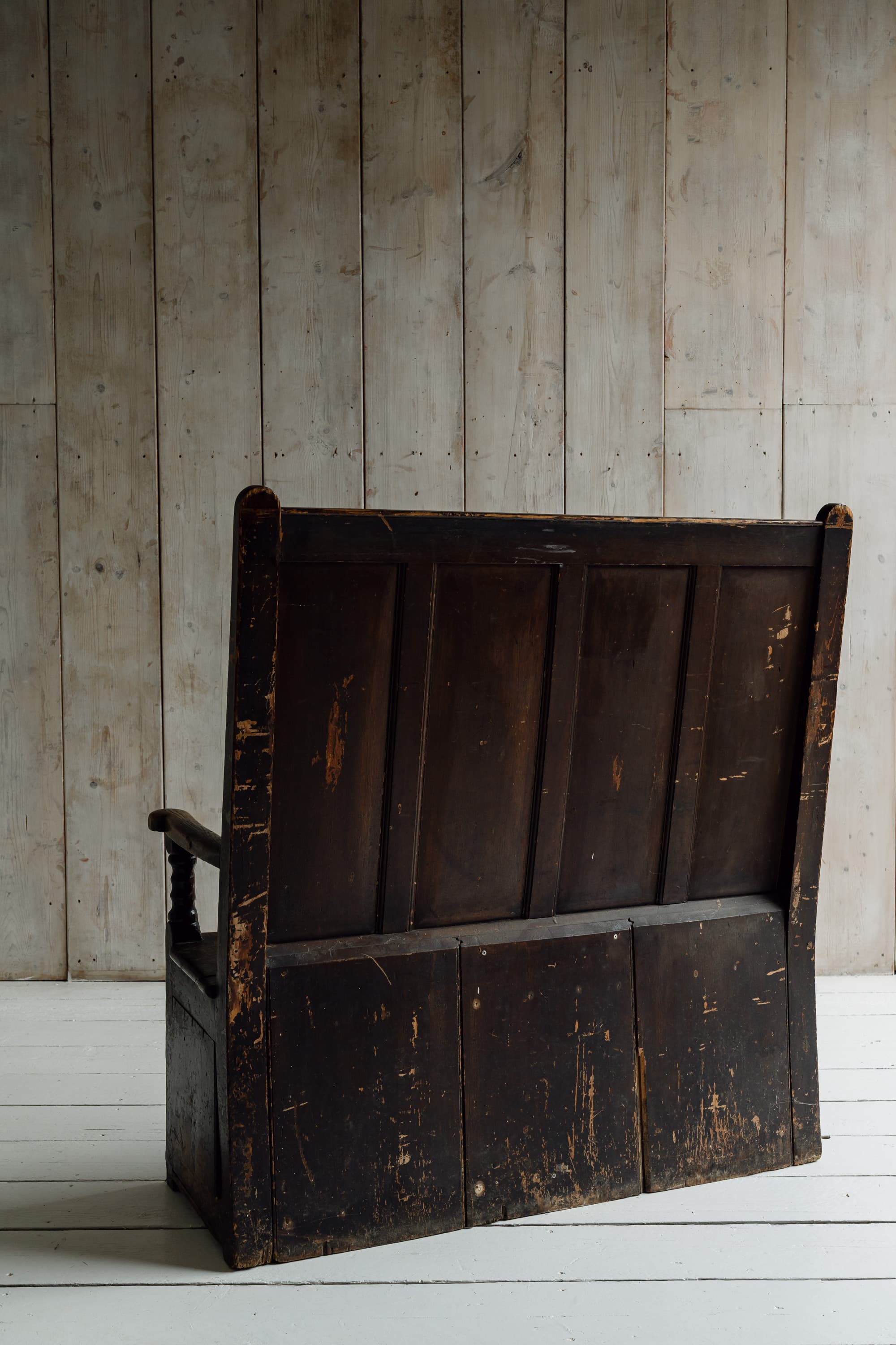Extraordinary Welsh Border Oak Settle in Original Black Paint, c.1800